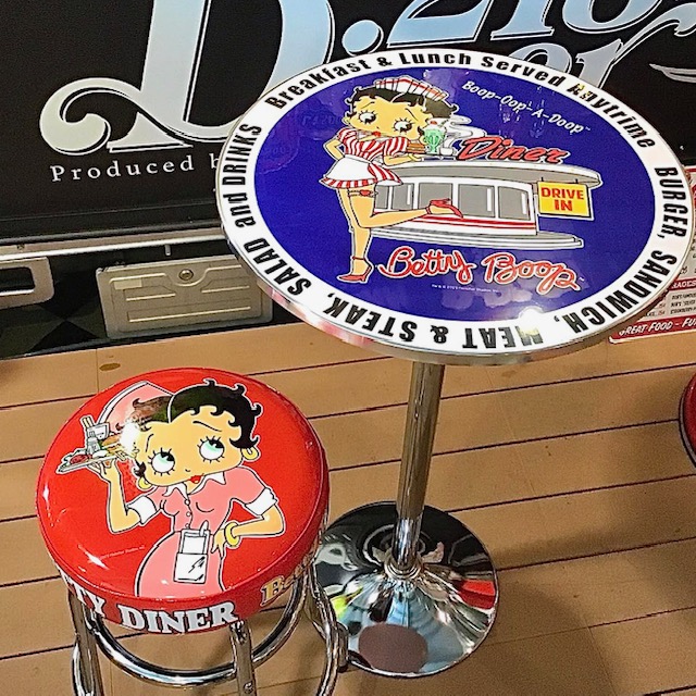 大反響！アメリカンダイナーの雰囲気を味わえるテーブル＆スツール登場♪