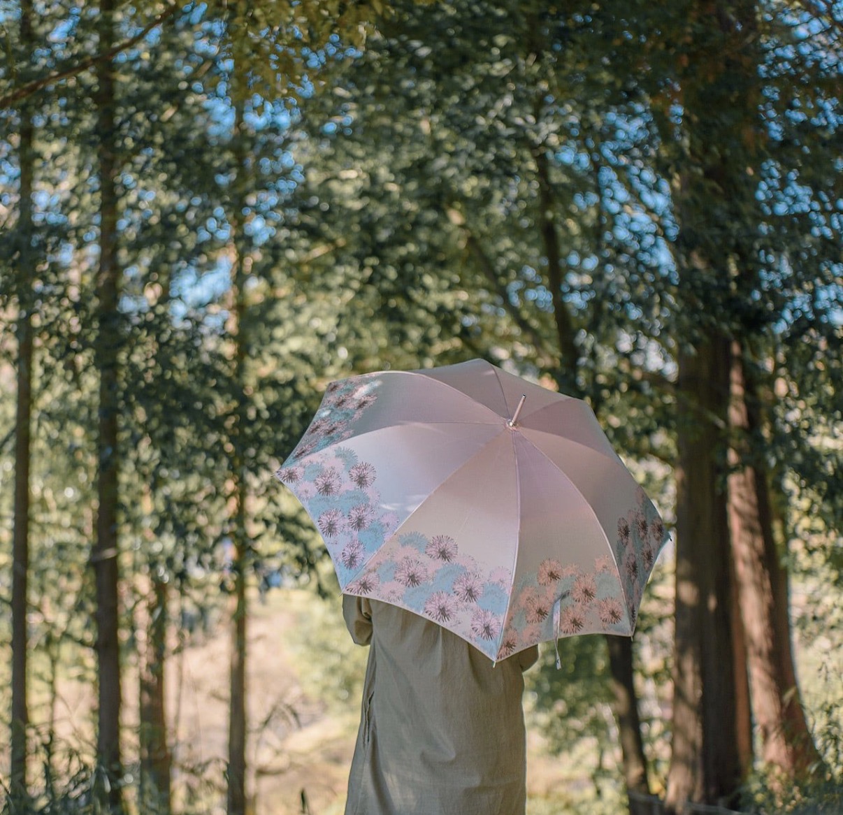 【日傘と晴雨兼用傘の違いとは?どちらを選べばいい?】