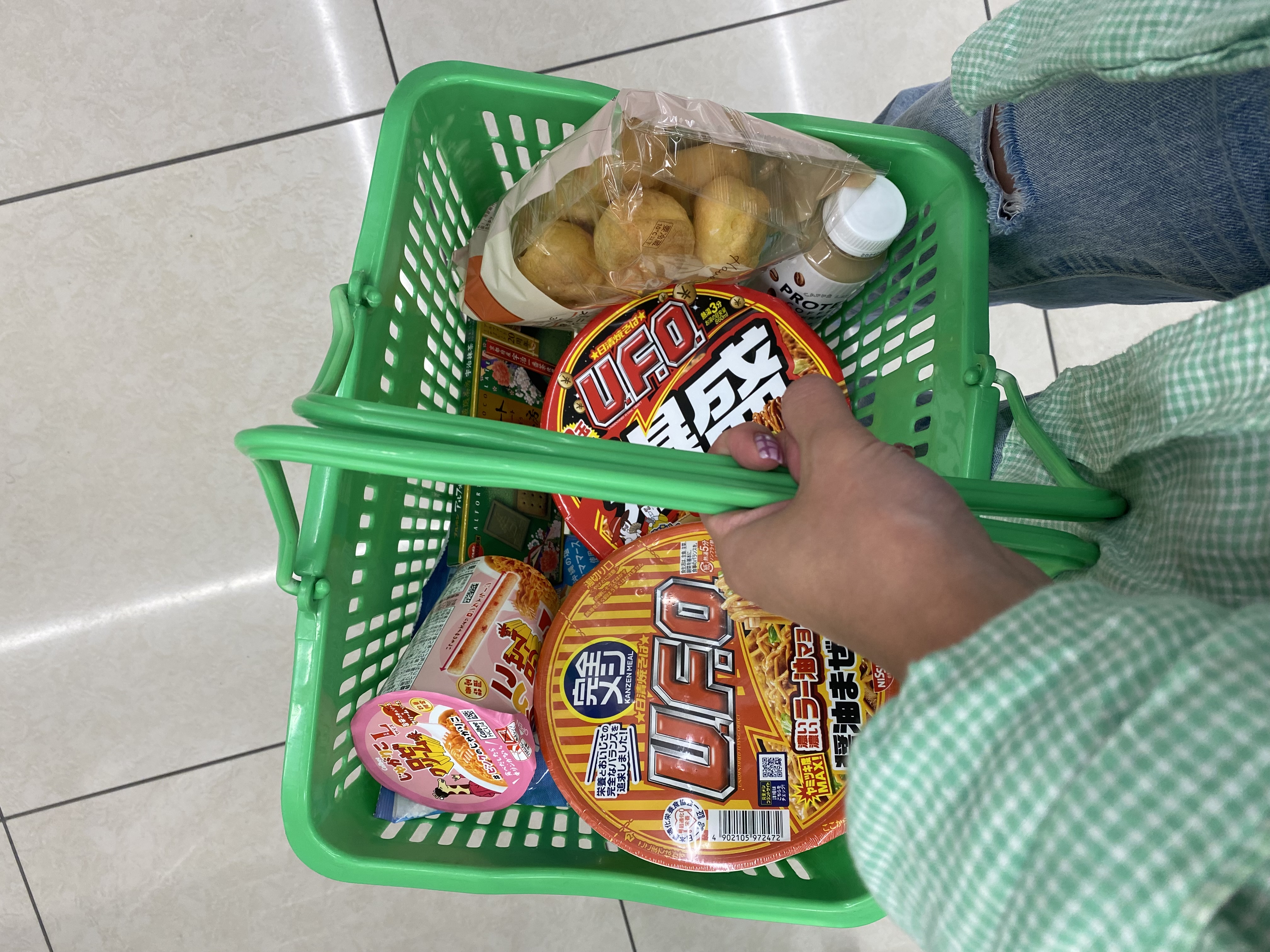 仕事帰りのコンビニは欲が丸見えです