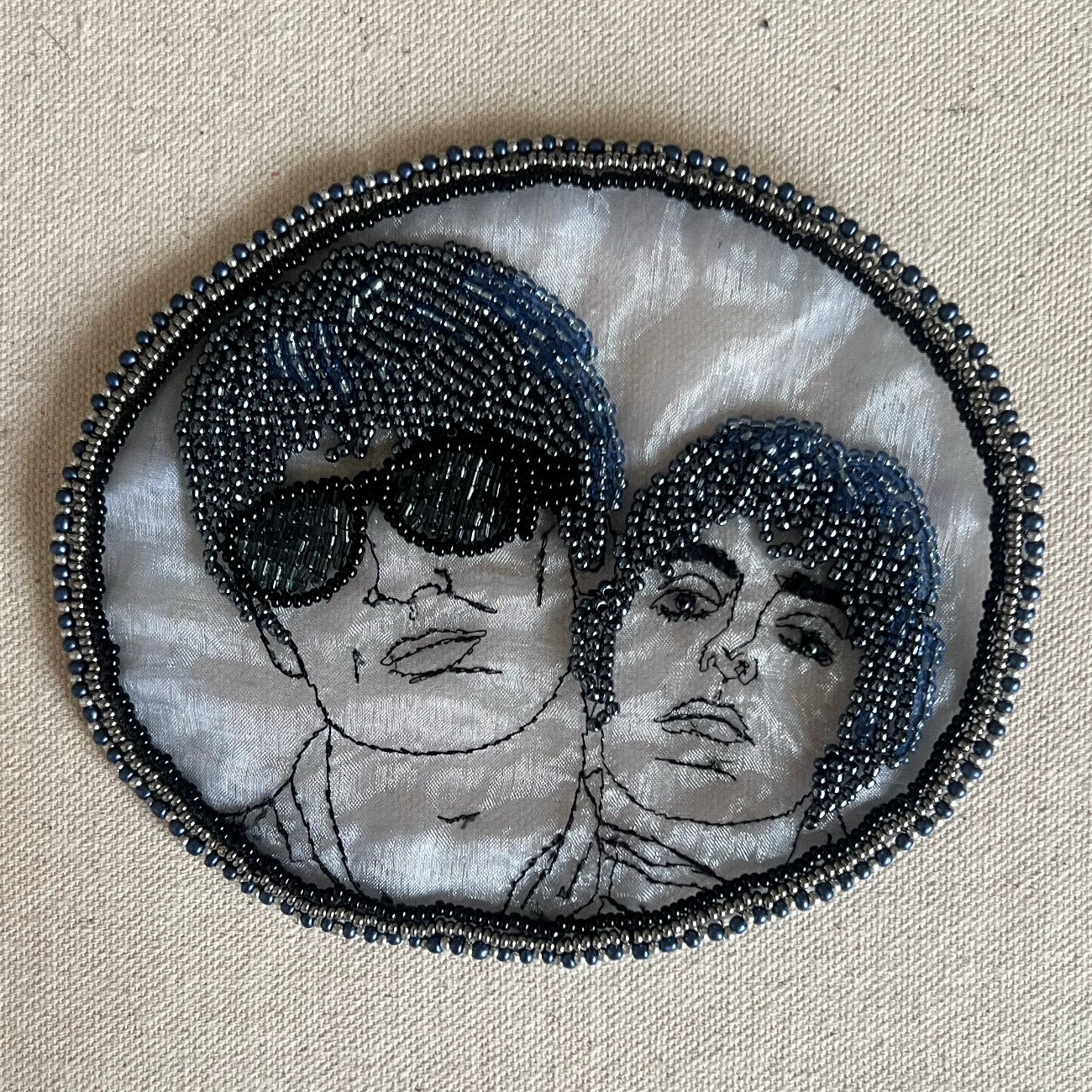 ギャラガー兄弟のオアシスを刺繍