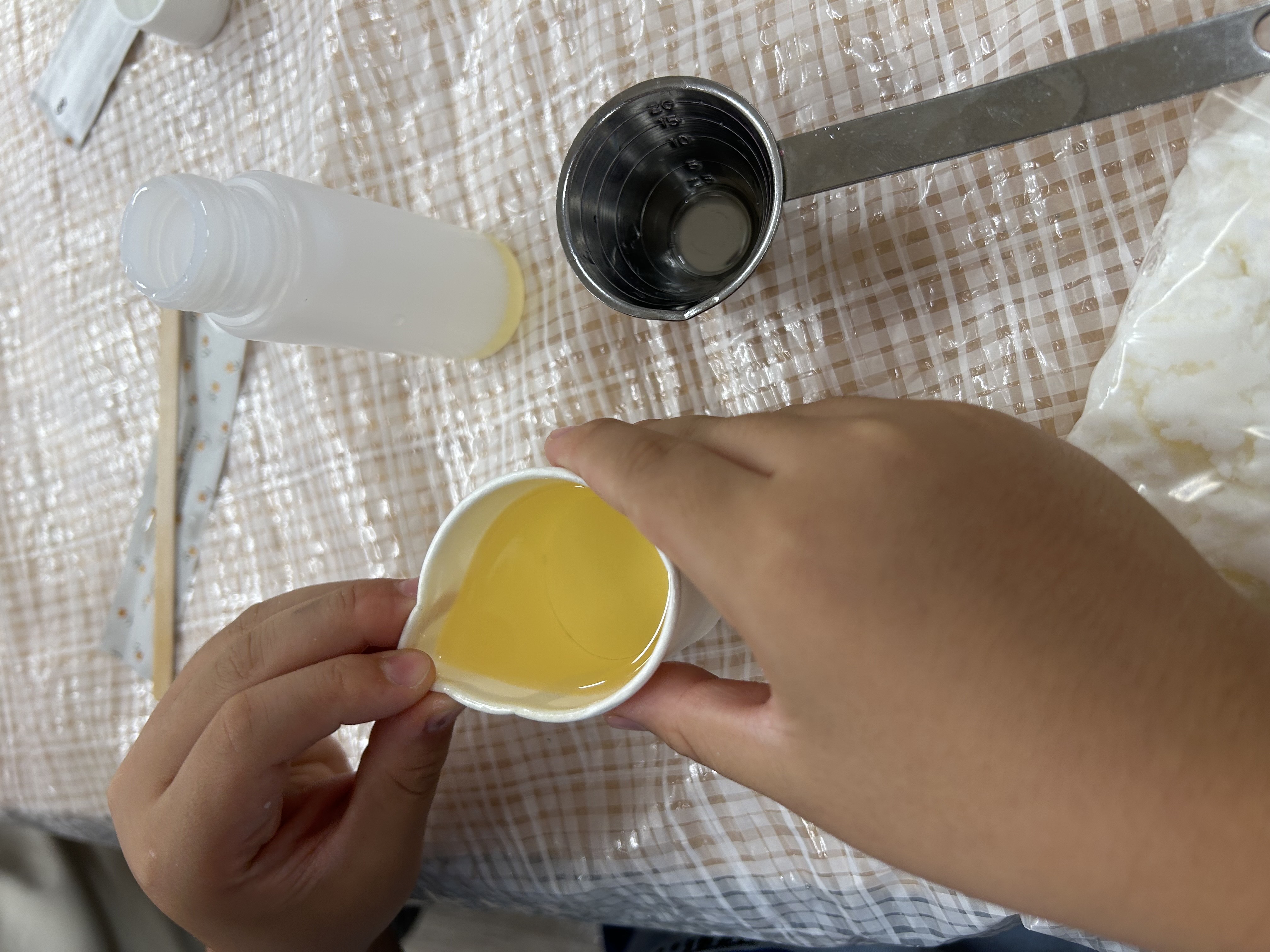 カモミール石けんと洗い流せるクレンジングオイル作り