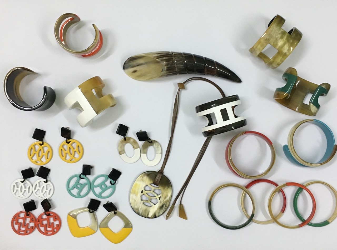  バッファローホーンのアクセサリー ベトナム製