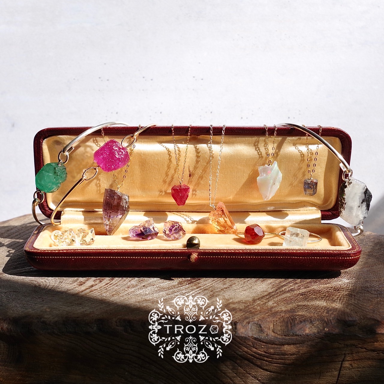 12 Gemstone Jewelry Collectionについて