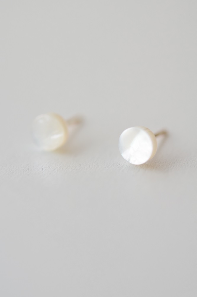 yoriko mitsuhashi　白蝶貝のピアス