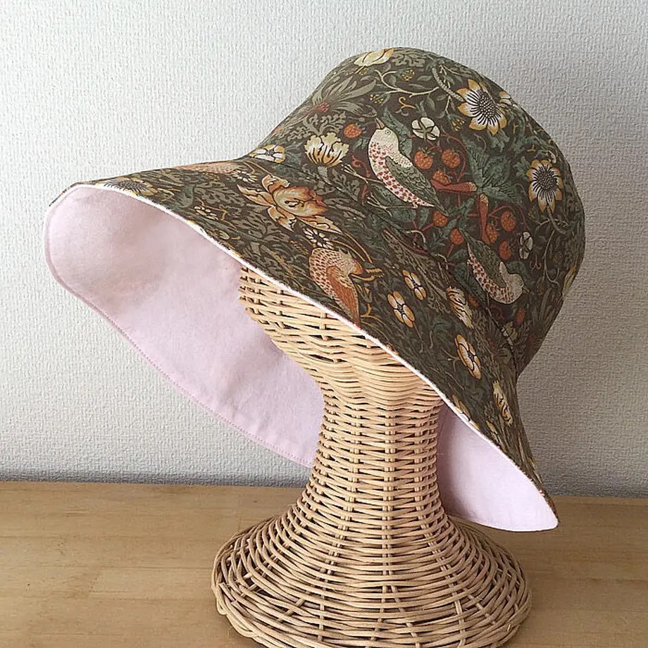 草木染めとプリント柄のリバーシブルのコットン帽子シリーズ♪