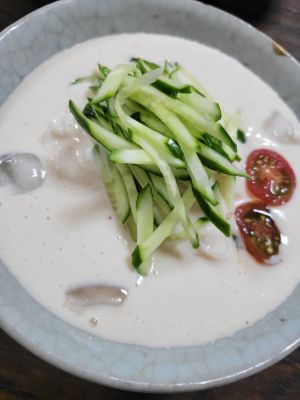 上田とふでコングクス～)^o^(　　コングクスとは韓国の夏の豆乳麵です。