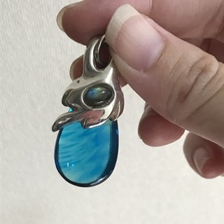 不思議な石のルースでなすび