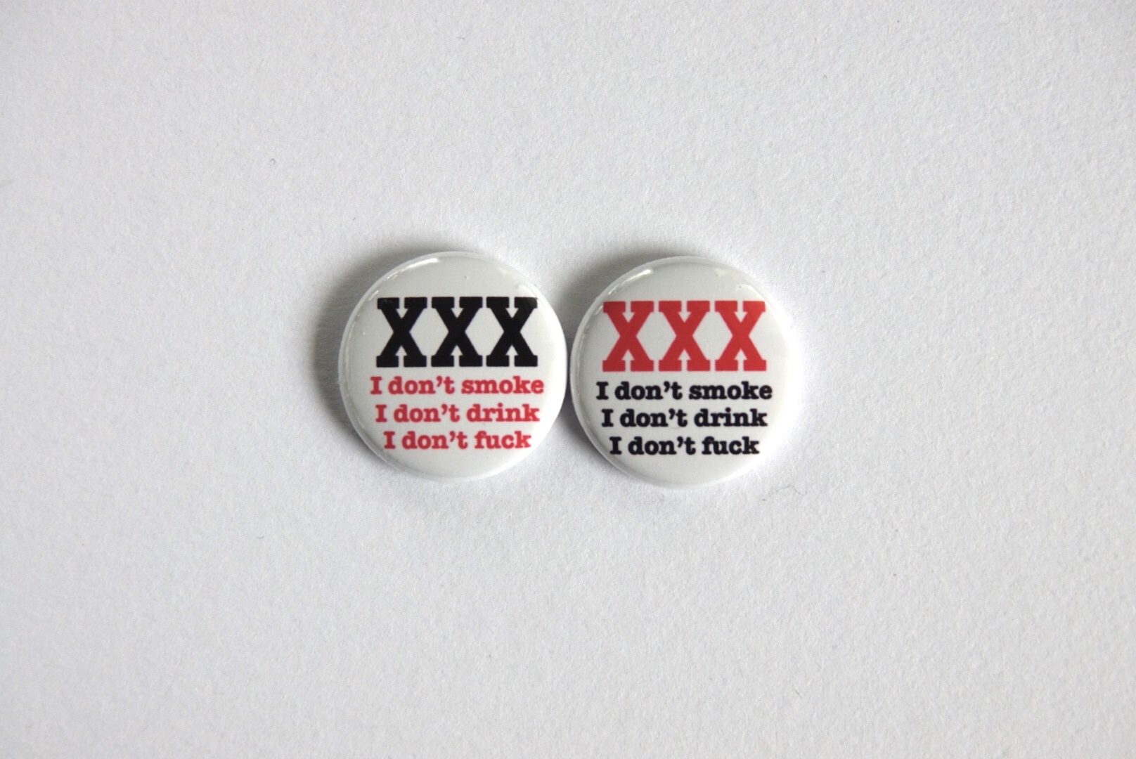  I don't smoke XXX 25mm 缶バッジ 販売開始！