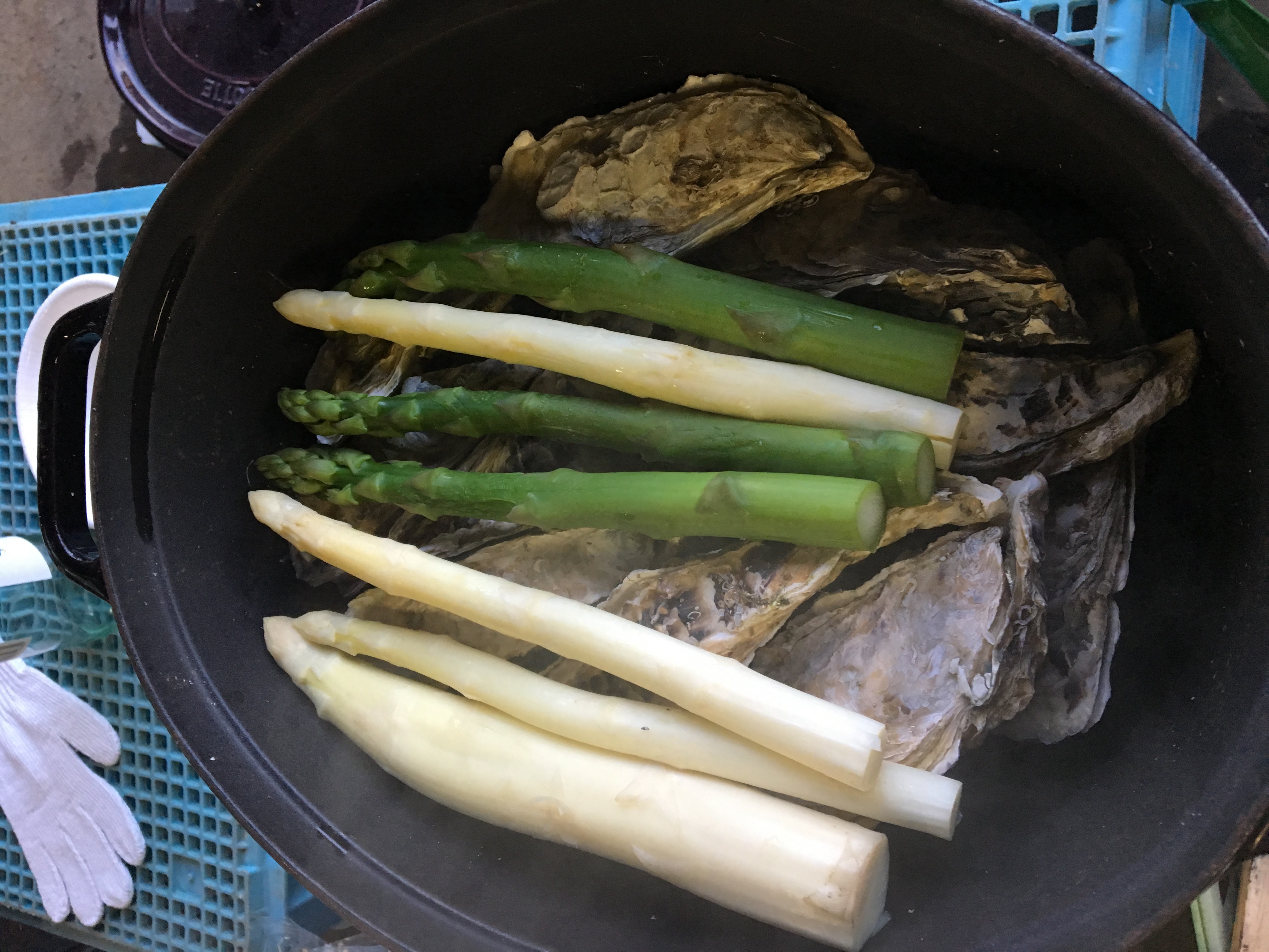 牡蠣とアスパラの酒蒸し！美味すぎてお酒が止まりません