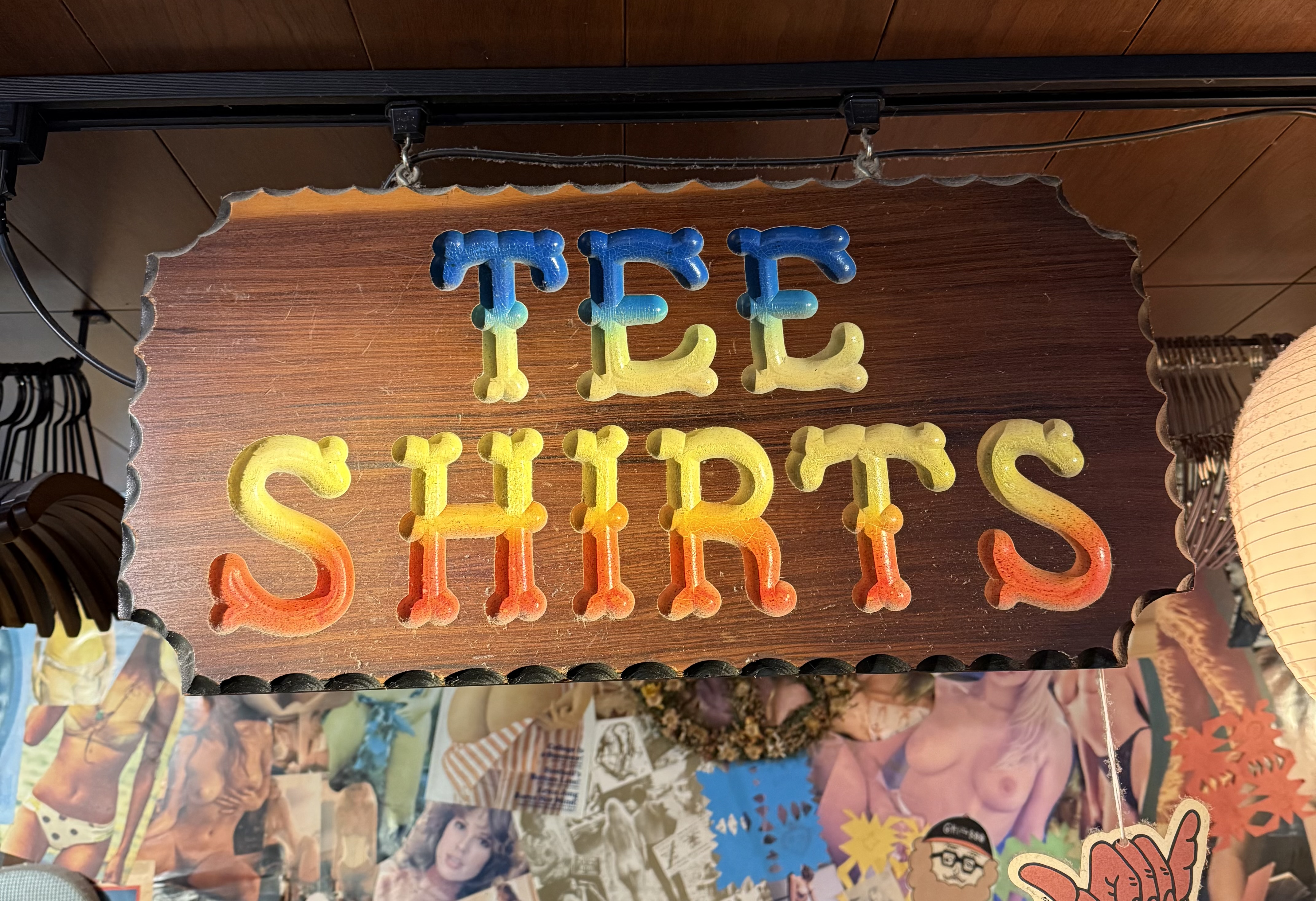 木製の看板・・・