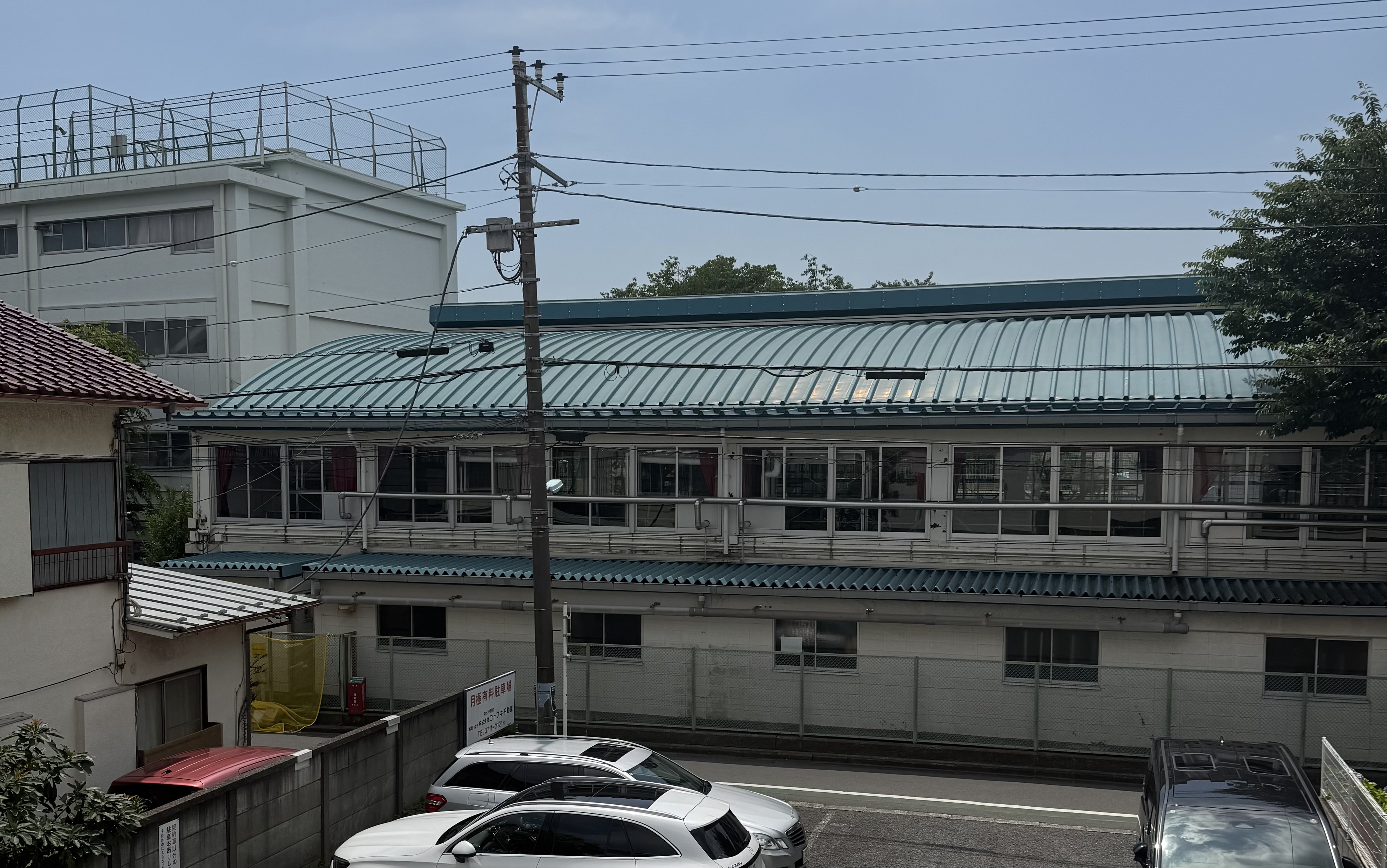 小学校の裏に・・・