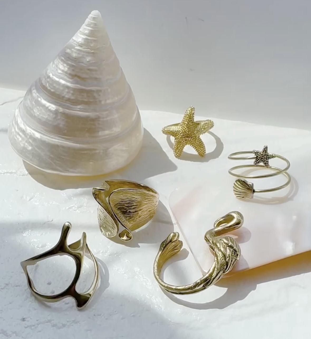 夏の輝きを指先に。Summer Ring Collection