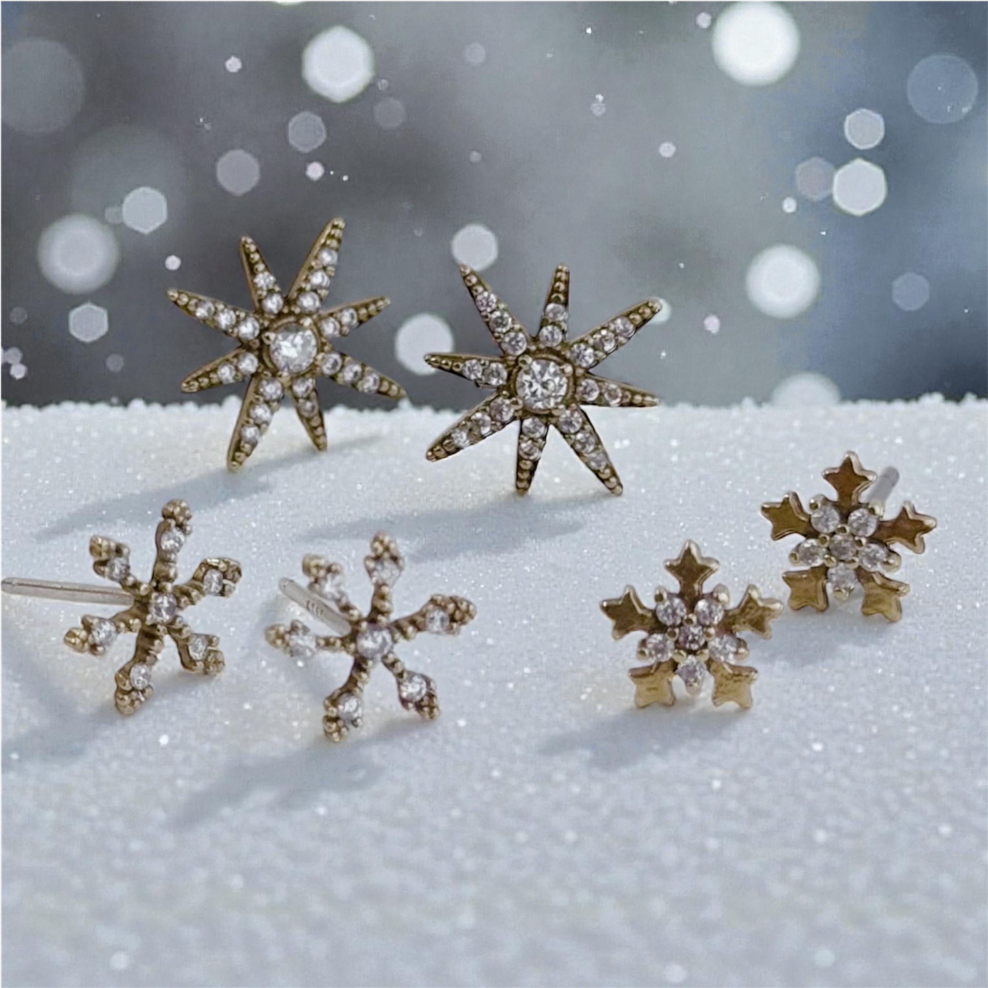 冬の耳元を輝かせる、スタッドピアス✨