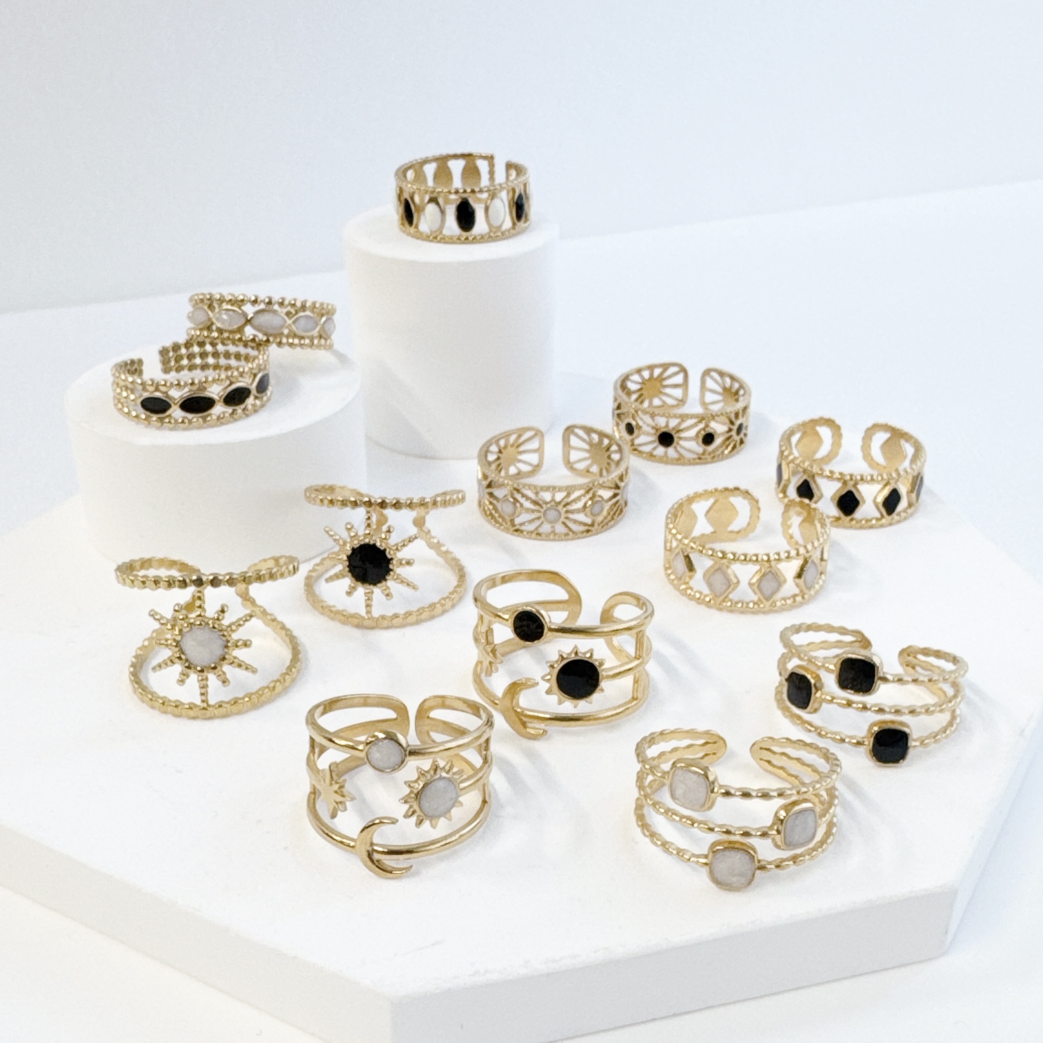 NOIR BLANCシリーズ・透かしデザインリング特集