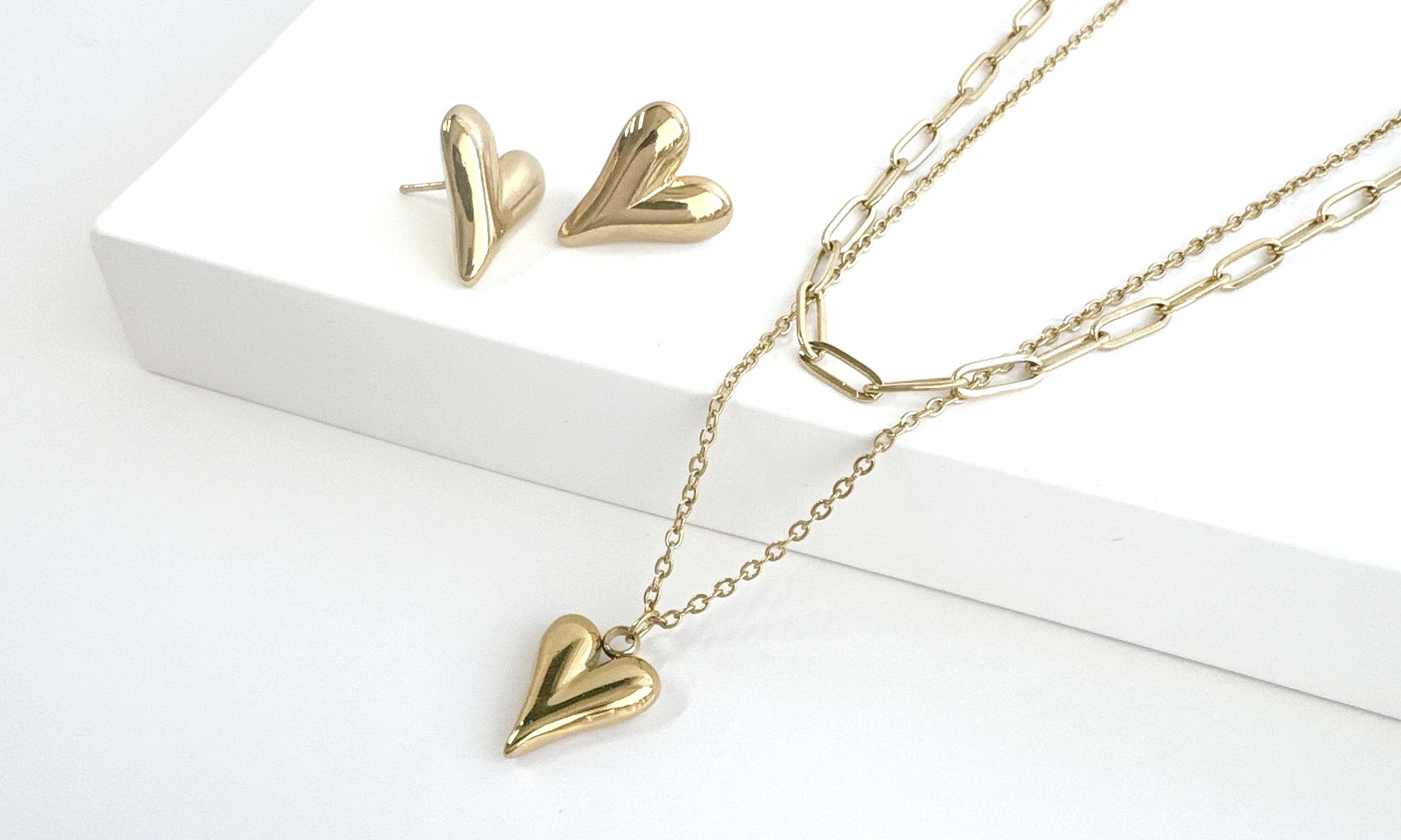 立体ハート💛ピアス＆ネックレスセット