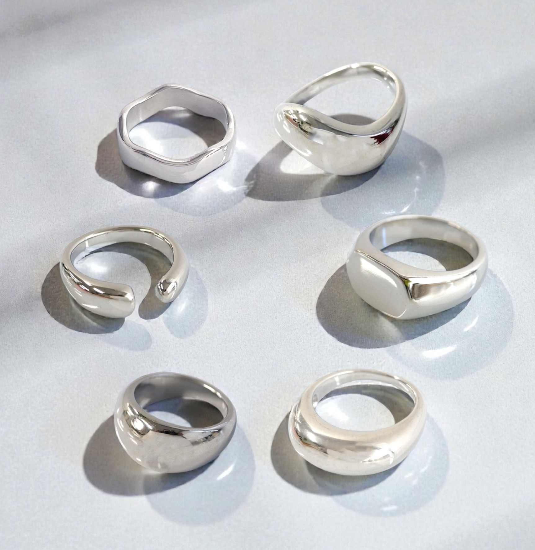 指先に上質な輝きを。サージカルステンレス製リング