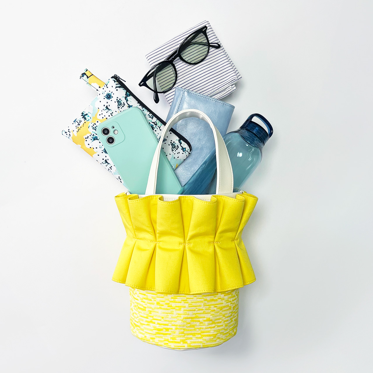 これくらい入ります ○Garden ハンドバッグ○