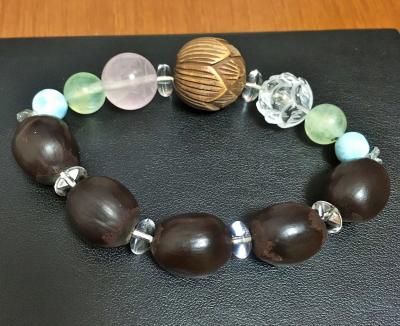 お客様ご感想☆ロータスシードブレスレット、迷っています