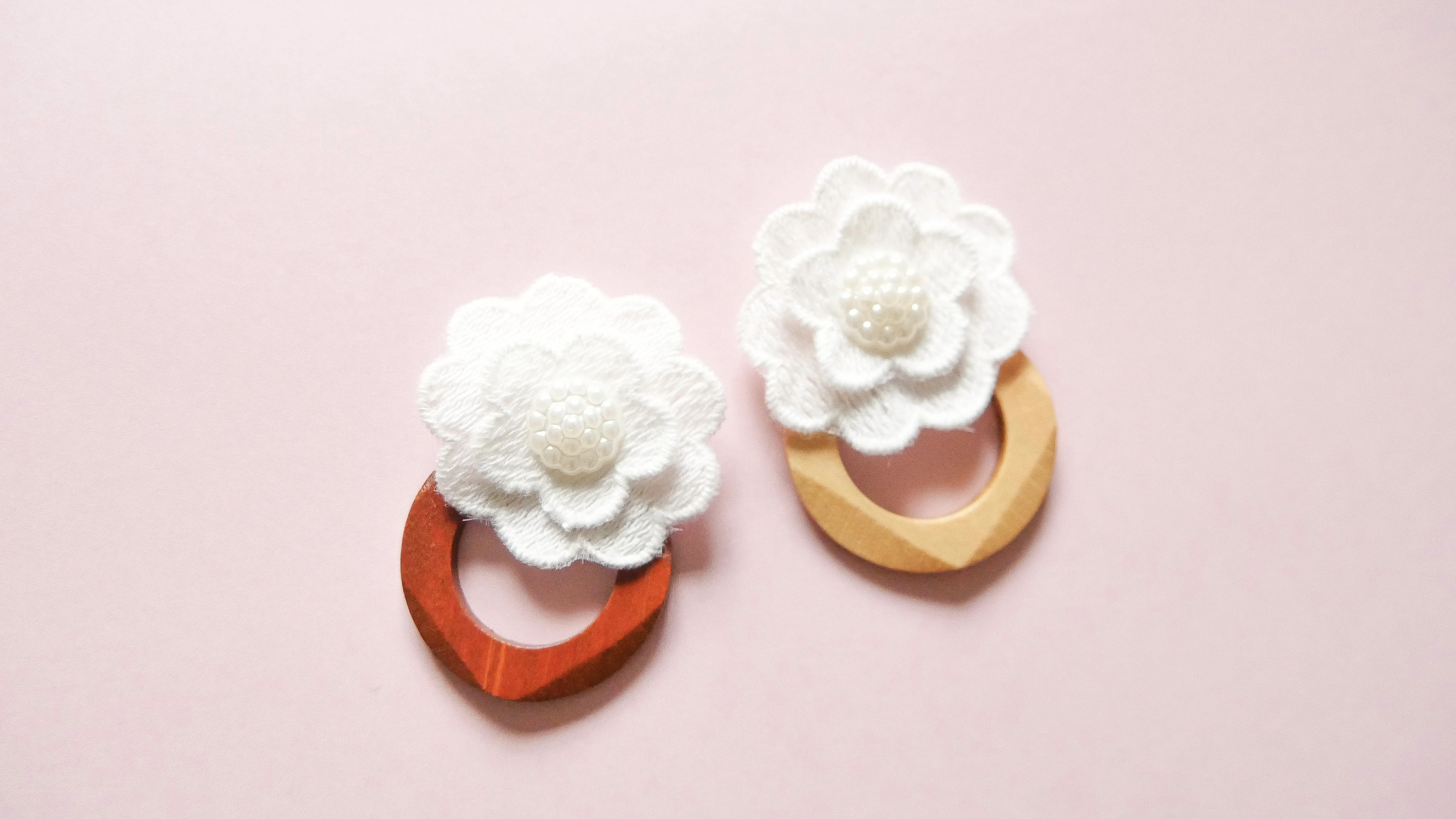 お花レースと夏にかわいいウッドパーツでアクセサリー作ろう