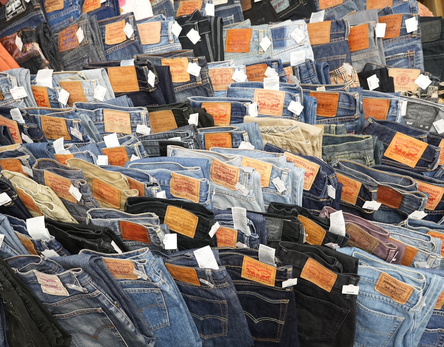 ジーンズ100点入荷しました！（店頭）