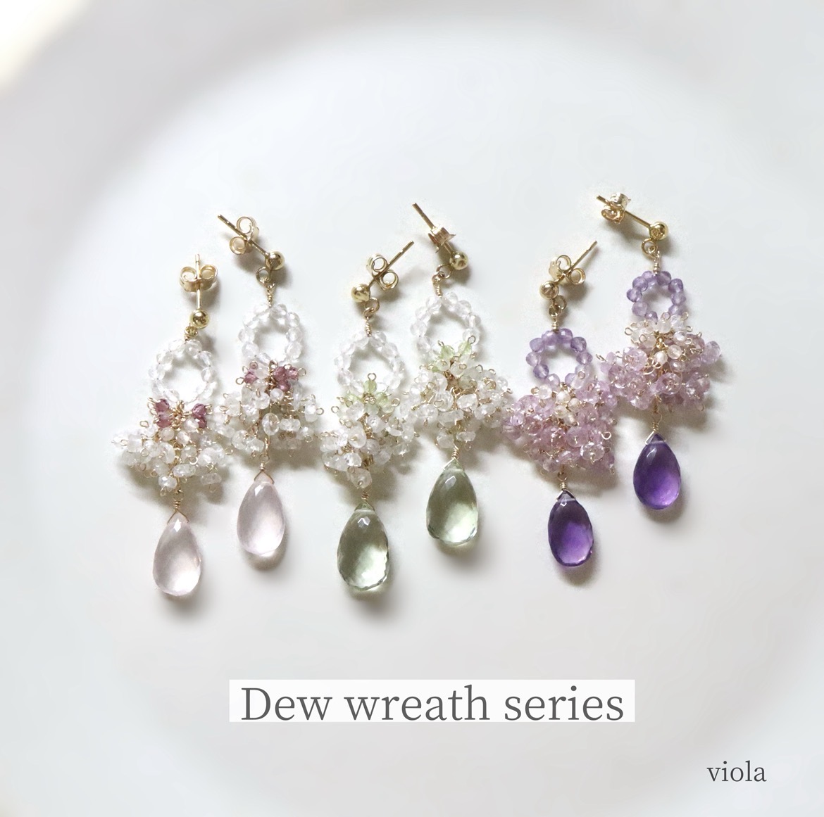 朝露をまとった草花をイメージした「Dew Wreath series」