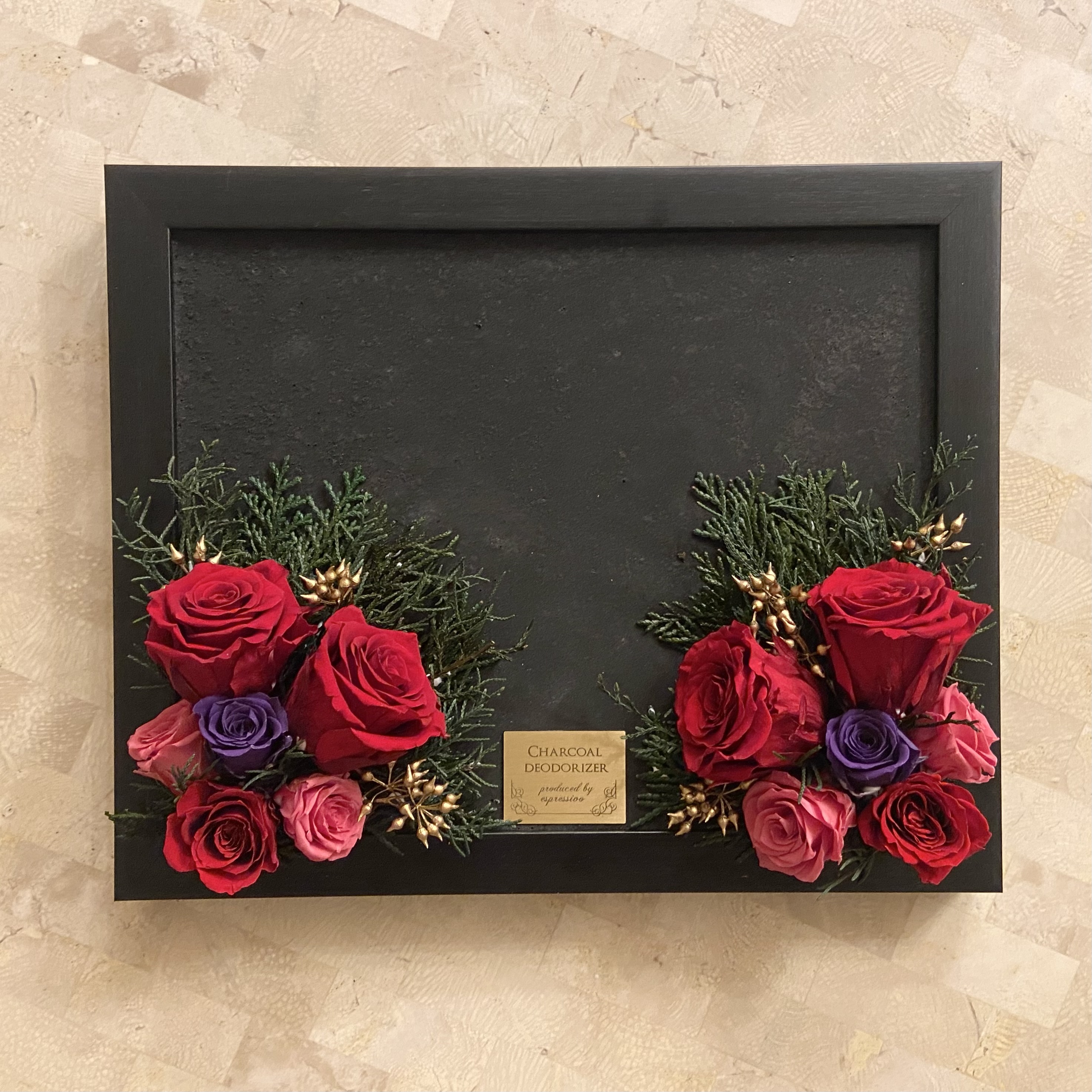 新作を美術展覧会で販売中(プリザーブドローズ)