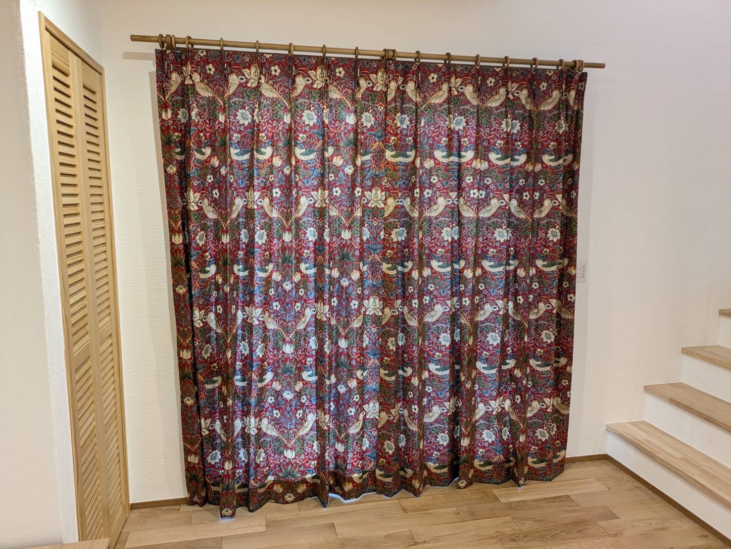 草花と小鳥のデザインが彩る、モリスのある暮らし