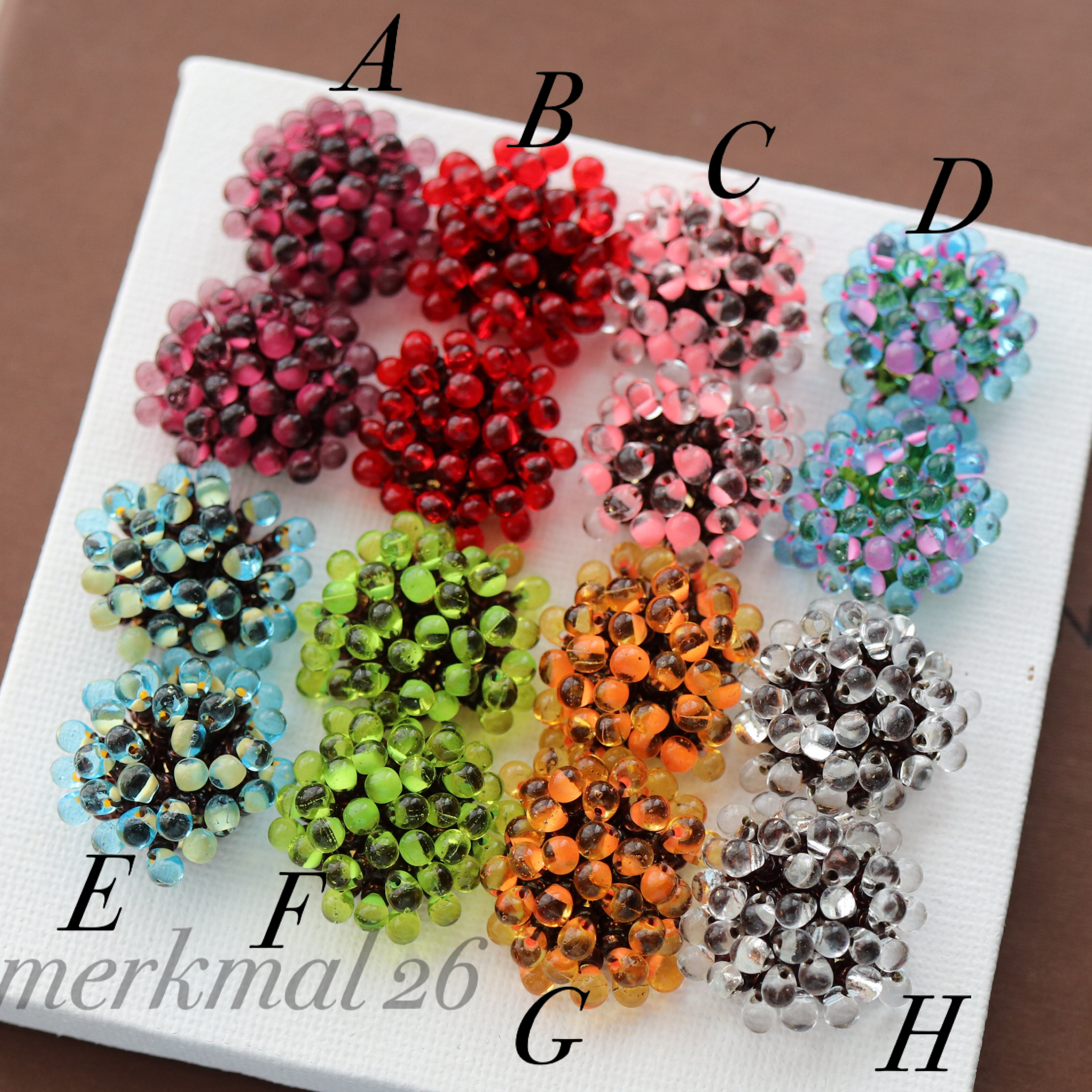 ハンドメイドアクセサリーの取り扱いを始めました。