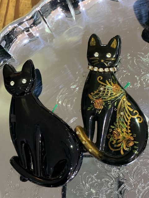 猫ブローチ入荷しました。