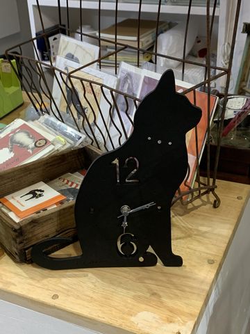 黒猫の置時計。