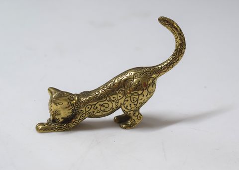 唐草文様　真鍮の猫。