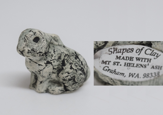USA　セント・ヘレンズ山　火山灰製　ウサギのフィギュリン