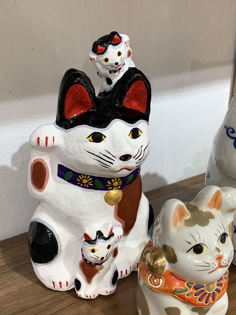 三河土人形　招き猫がお目見えです。