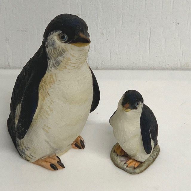 春寒のこのごろ。　ペンギンのフィギュリン。