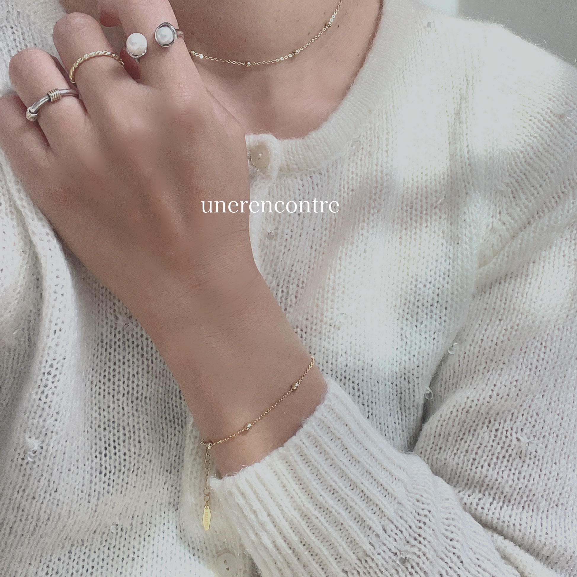 white Knit ＋　華奢アクセサリー💍Autumn coordinate