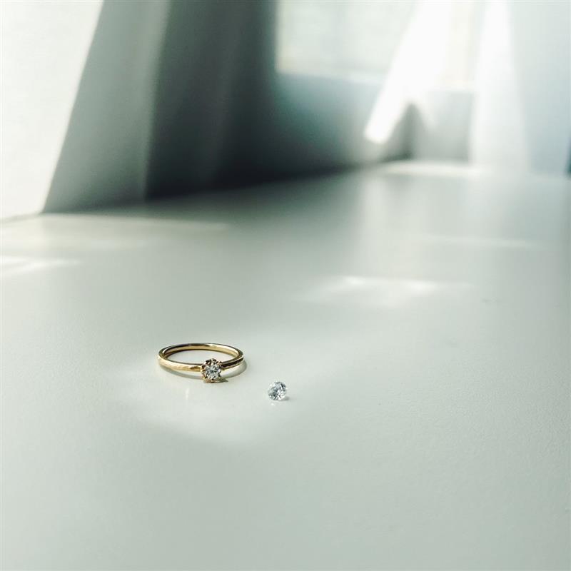 ダイヤモンドと婚約指輪