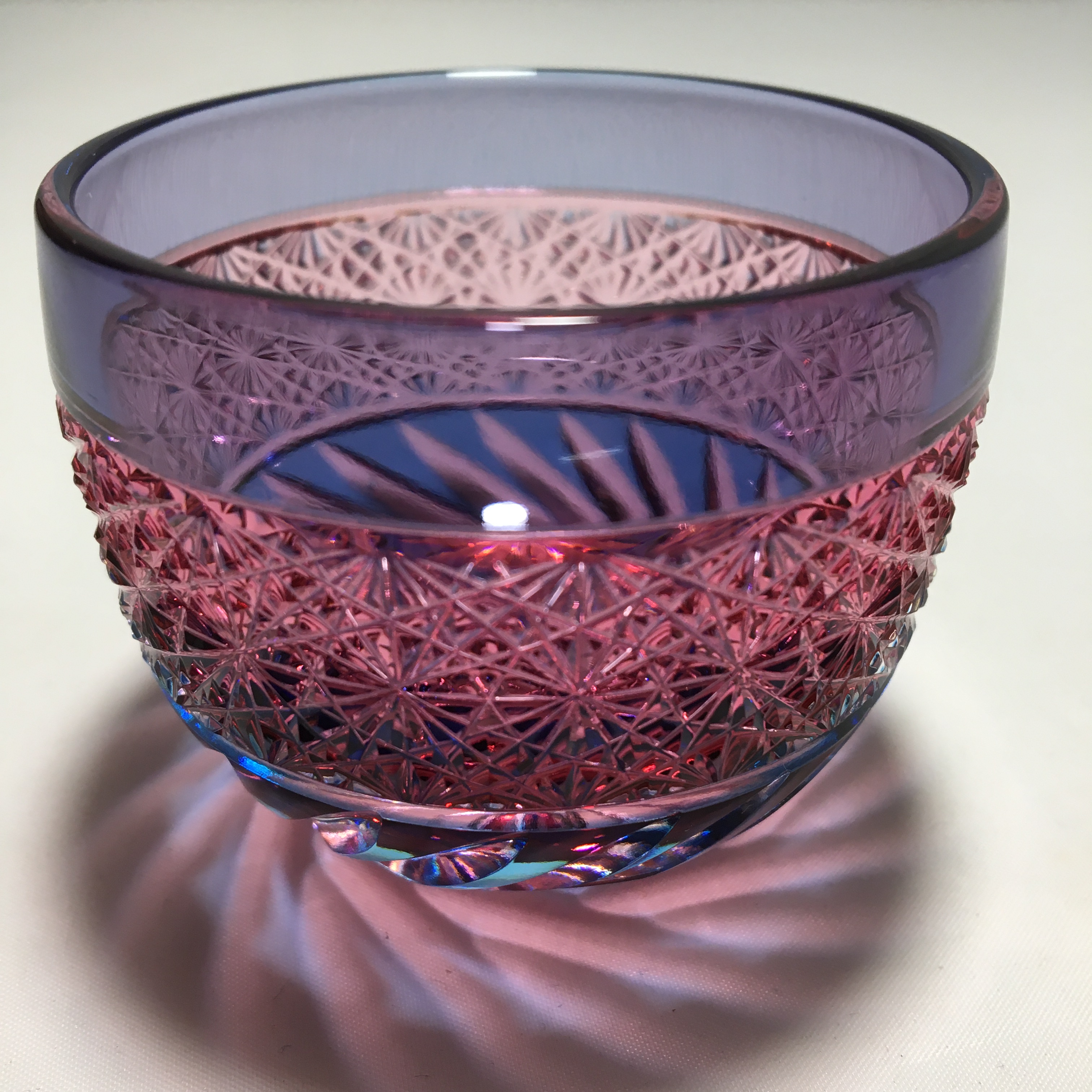 江戸切子の新作ぐい呑を販売しています。