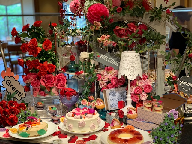 ホテルオークラの薔薇のsweetsバイキングです