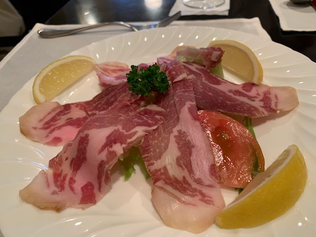 雨降り土曜日！　古町　かいのにていいお酒飲んでます。