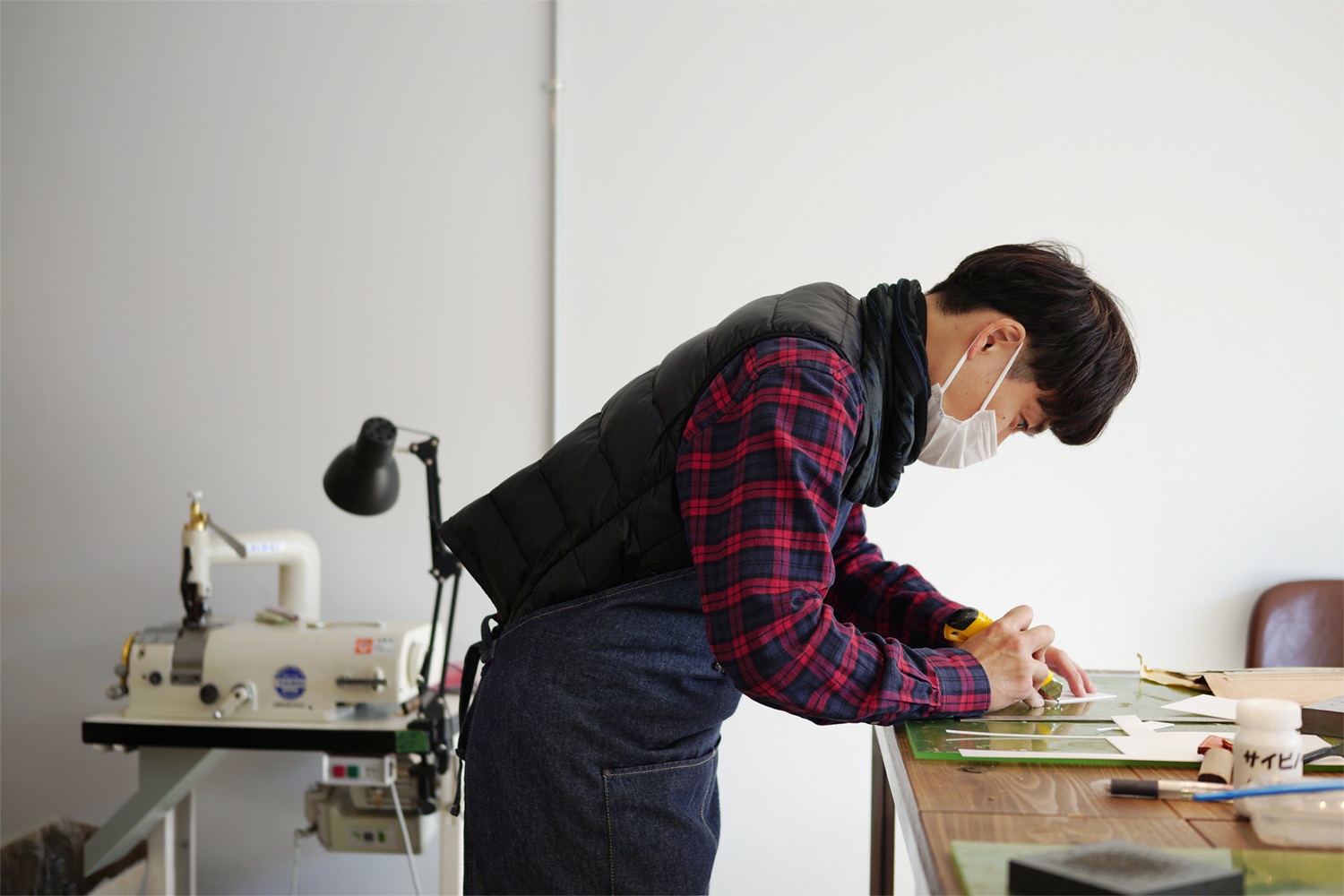 TUDAのアトリエは広くはありません。できるだけ少ない機材で魅力的なアイテムを生み出します。