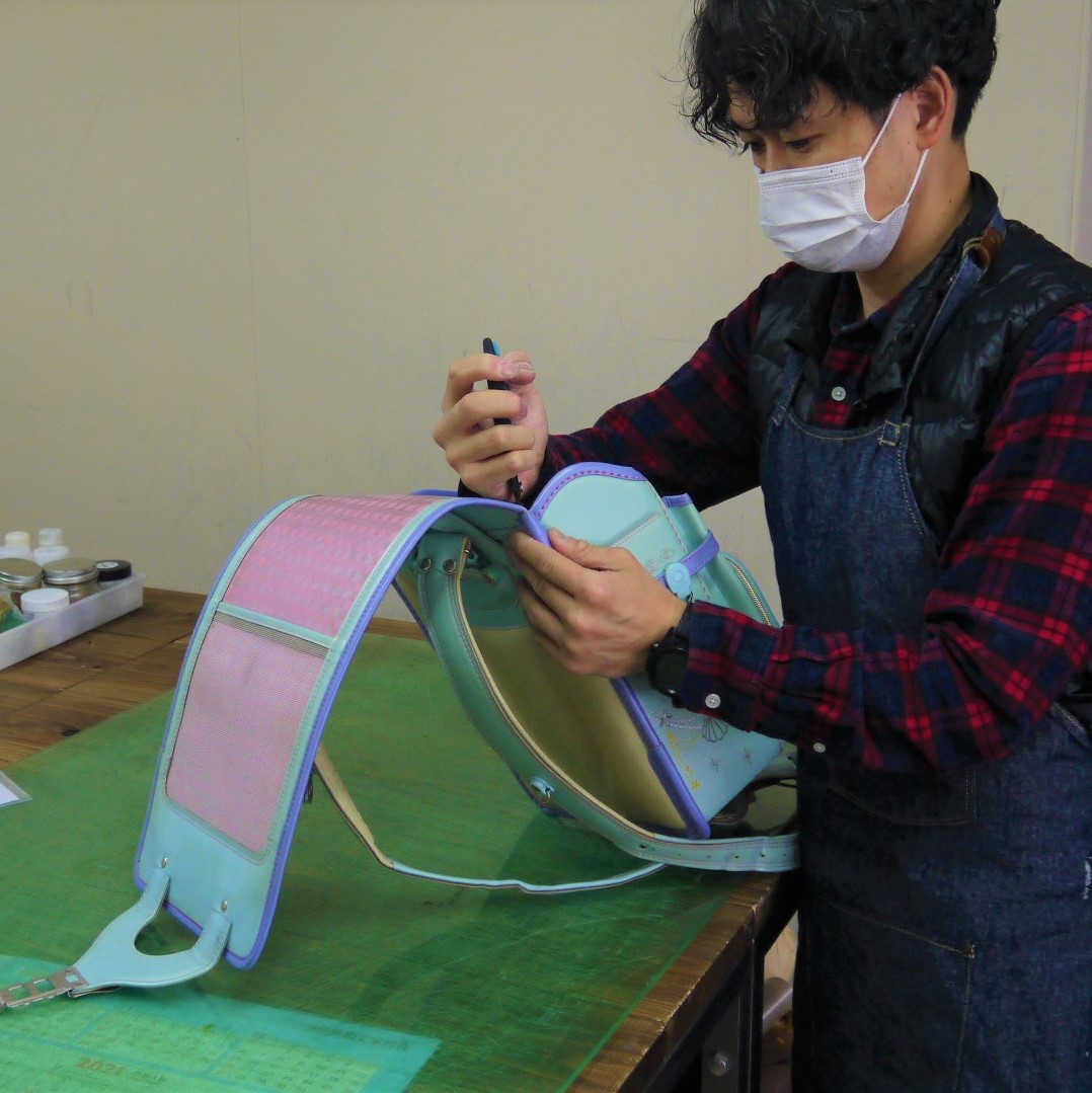ランドセルリメイクの作業がスタートしました。