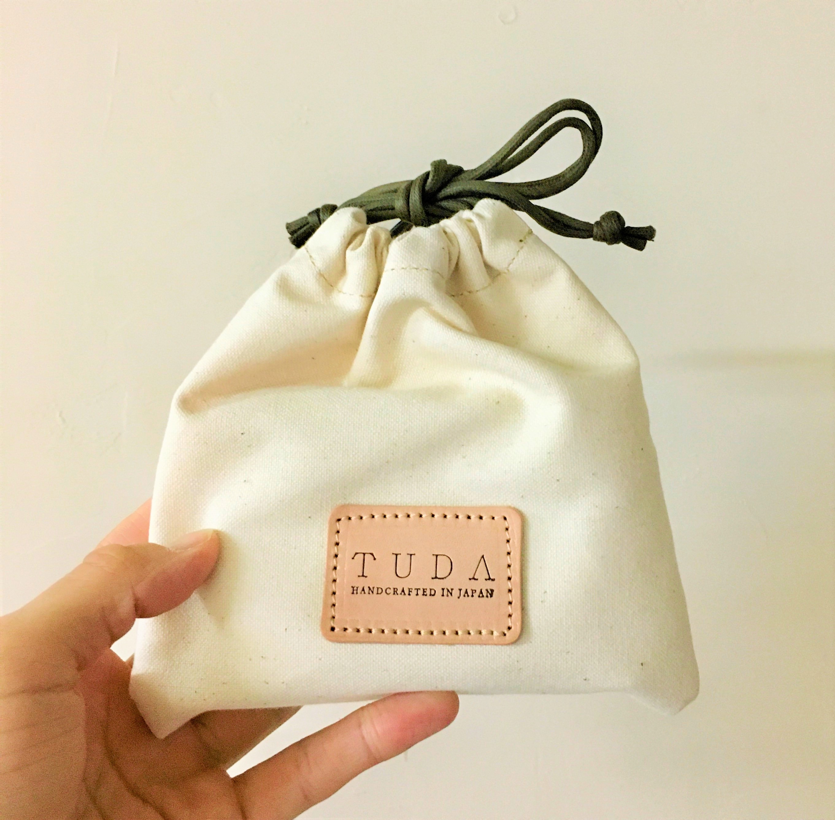 ギフト用に革小物をご注文いただいた場合は、巾着袋もおつけします。
