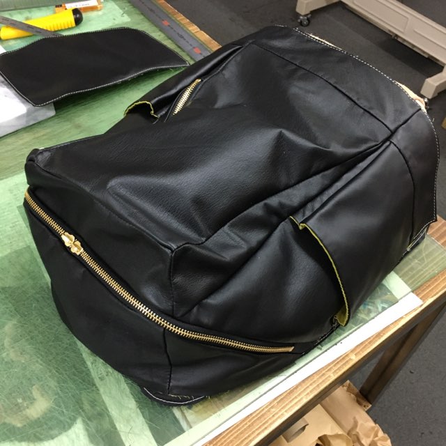 サンプル製作中。久しぶりにリュックを作っています。