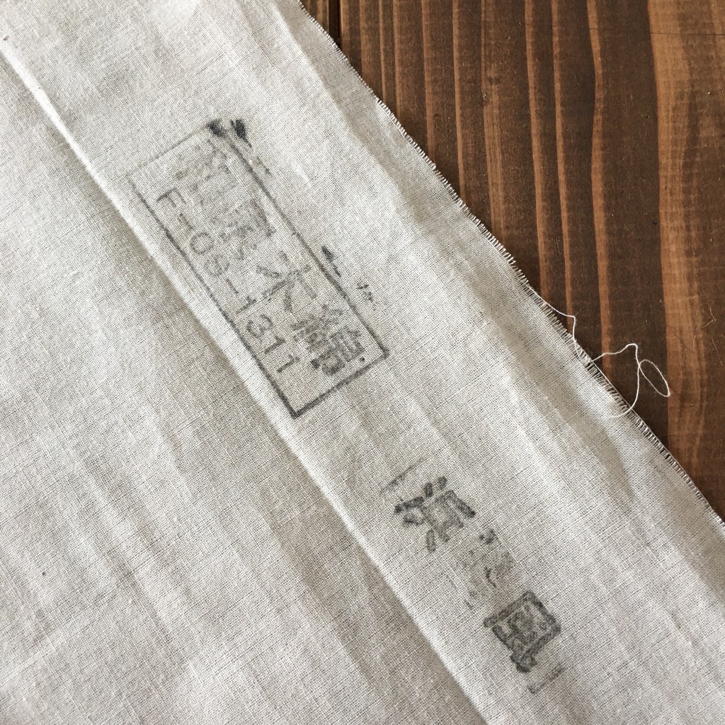 梱包用巾着袋の素材を試験的に変更します。