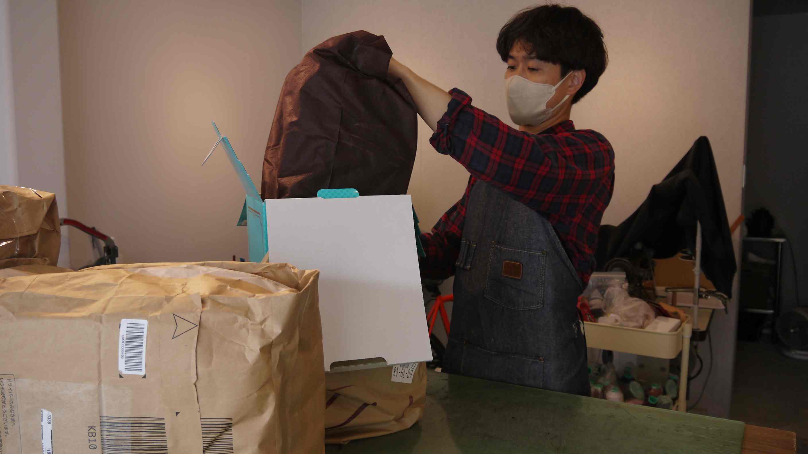 昨日から大量にランドセルが届いております。