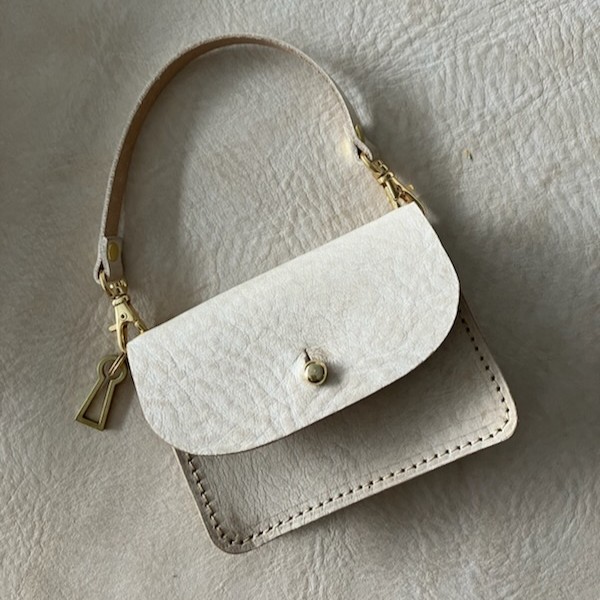 バッグ型チャーム販売終了です。