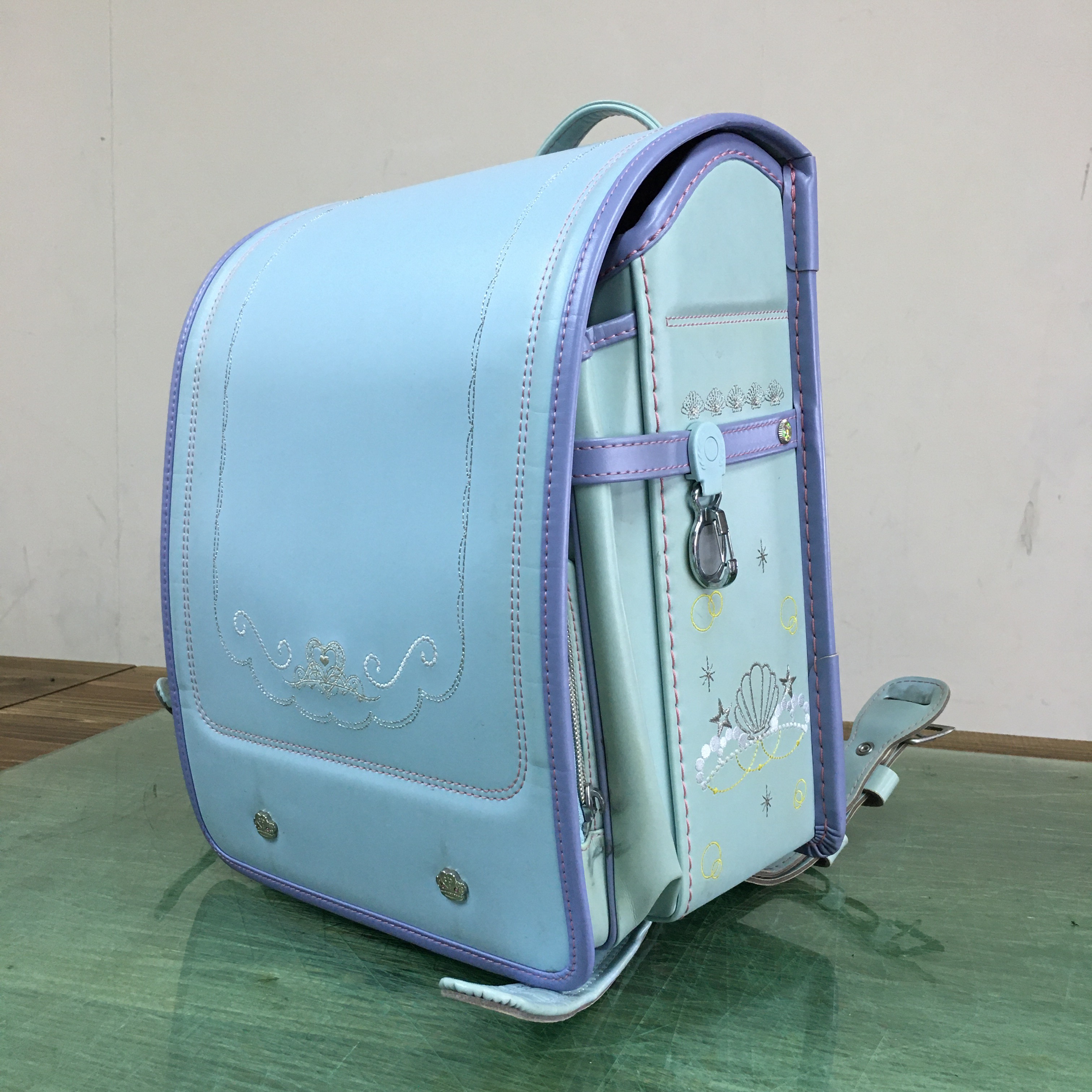 小学校をご卒業されたお子様のランドセルが到着し始めております。