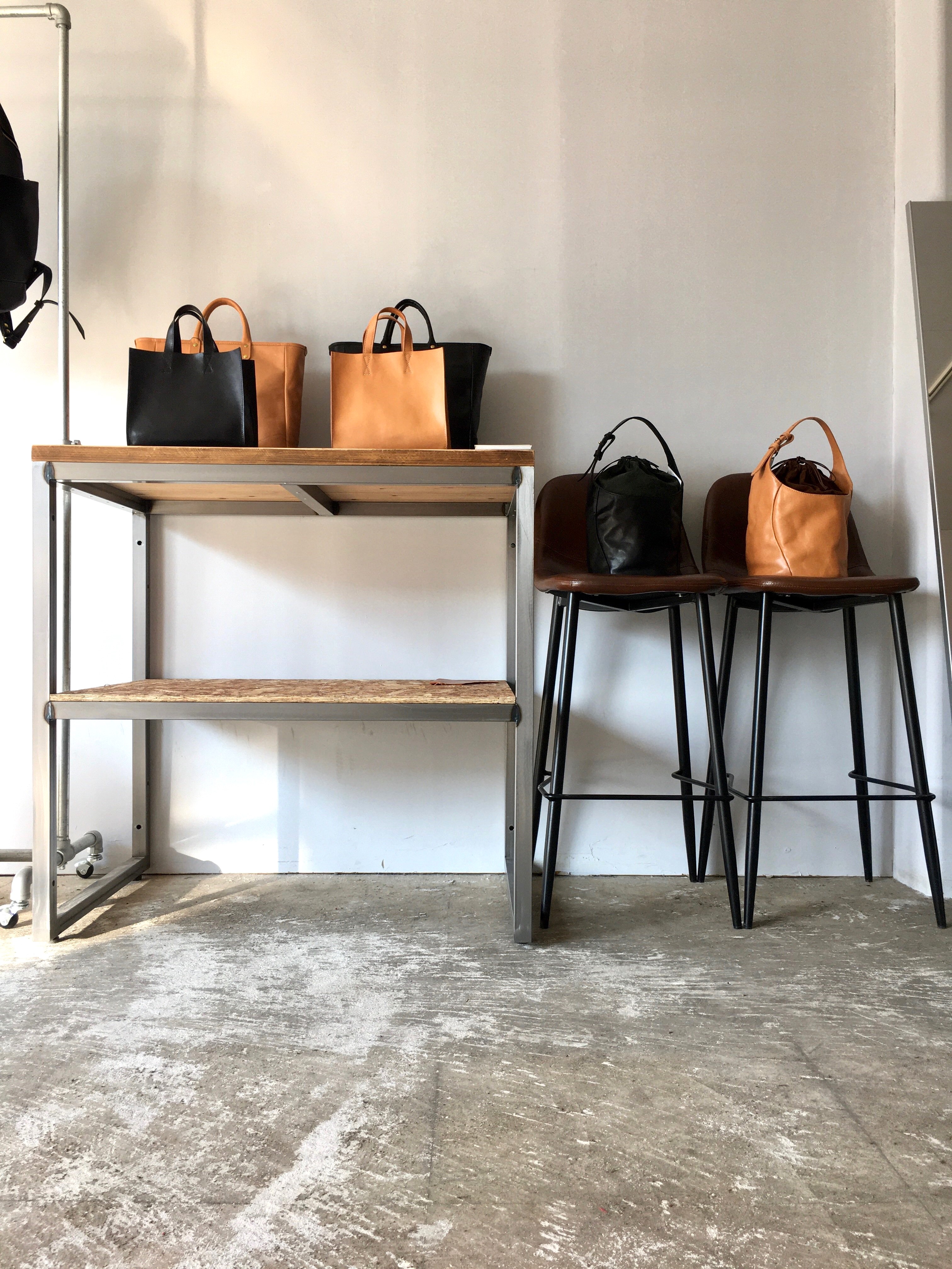個展1日目が終わりました。