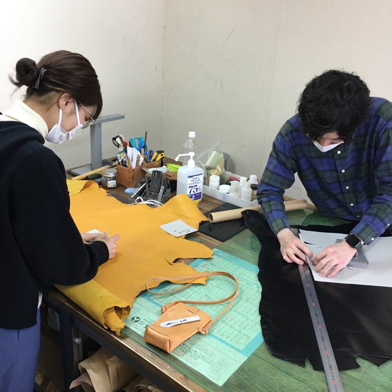 来年はまたナニワの革問屋巡り＆製作体験を月1回は開催できたらと考えています。