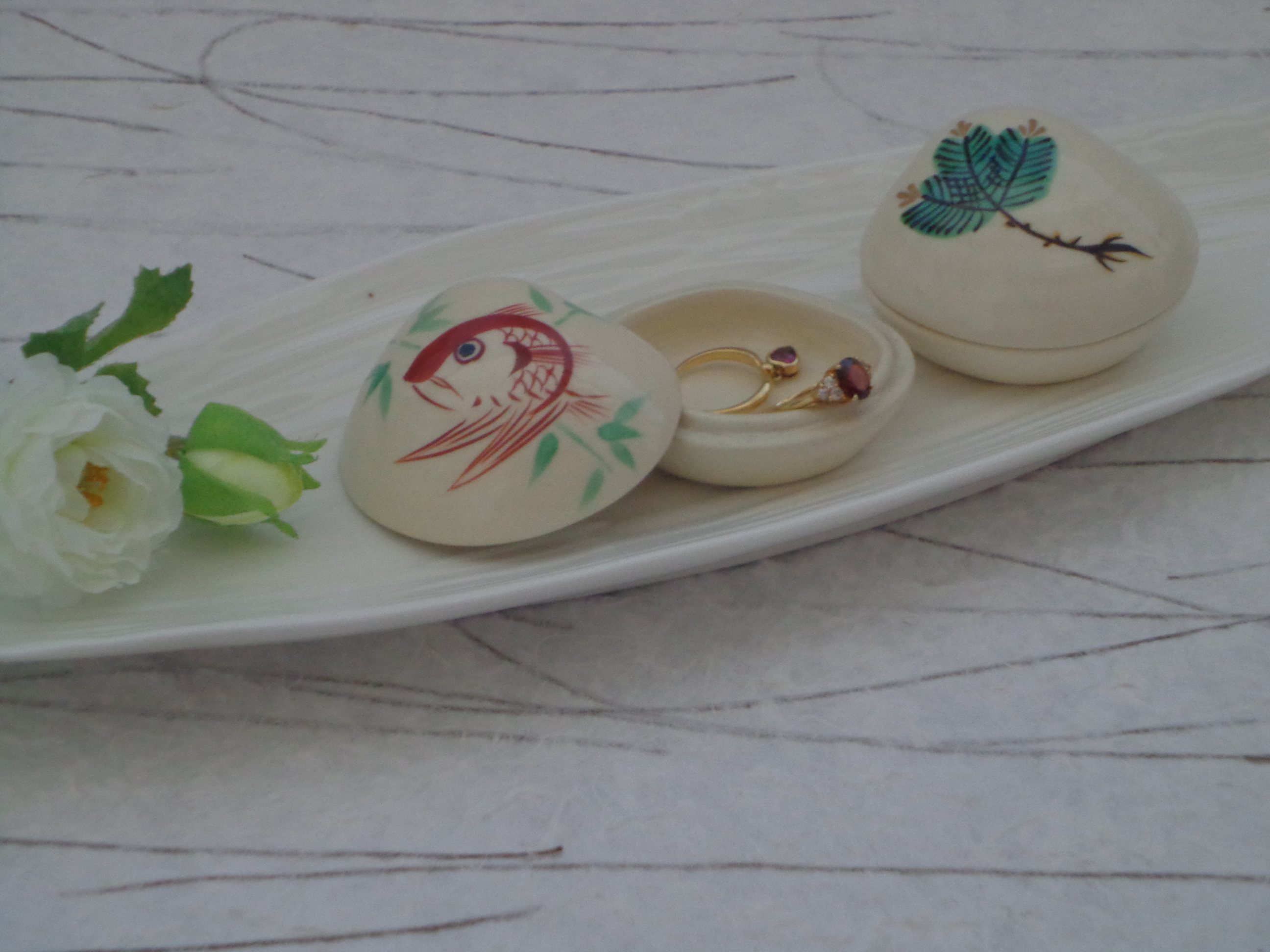 食器がアクセサリー入れに!